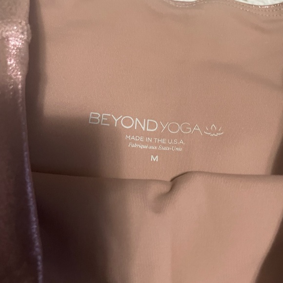 Beyond Yoga NWOT Pink Leggings - Picture 2 of 3